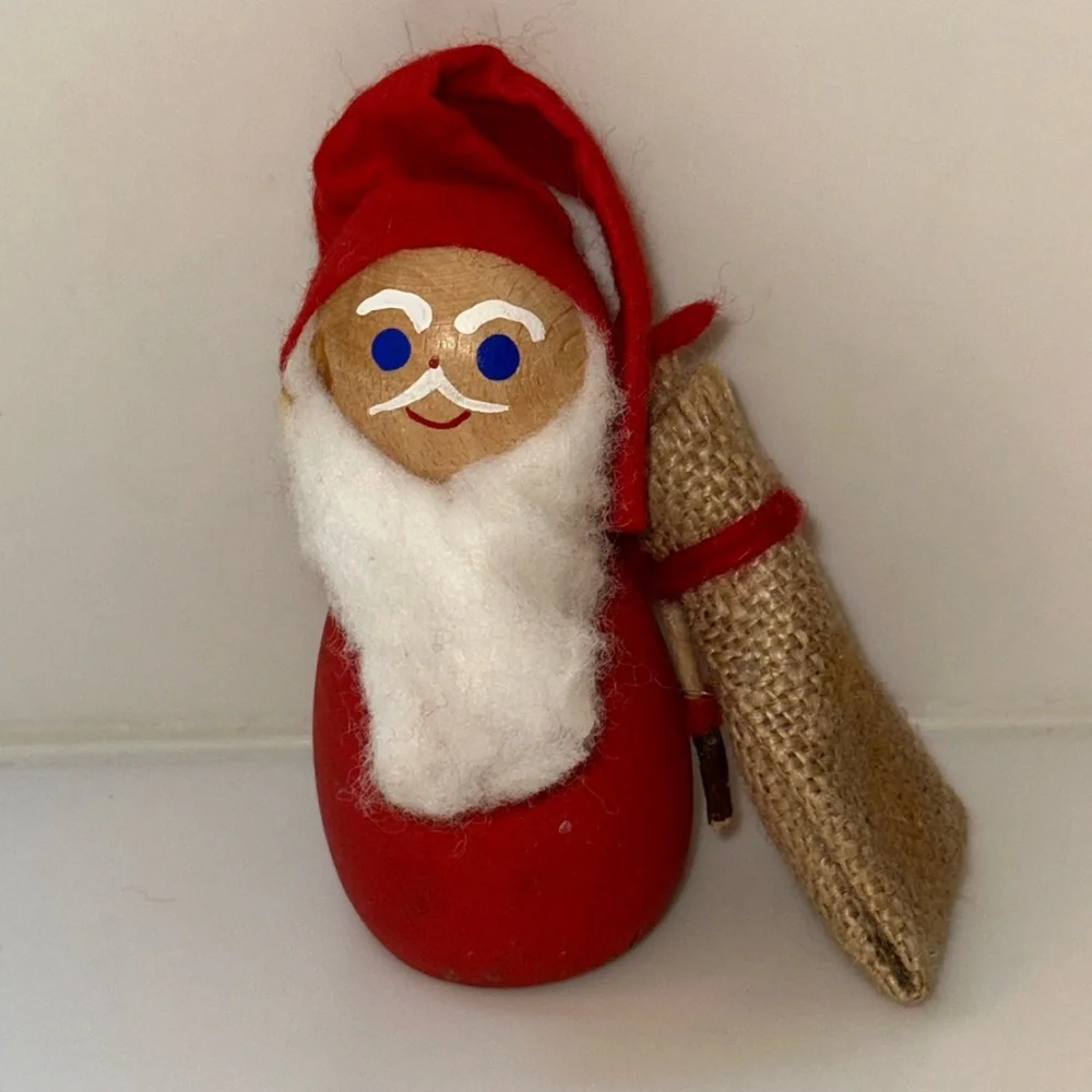 Vintage HOLBOLL Santa Claus Nisse Handmade/Hand Painted Wood with Felt & Burlap